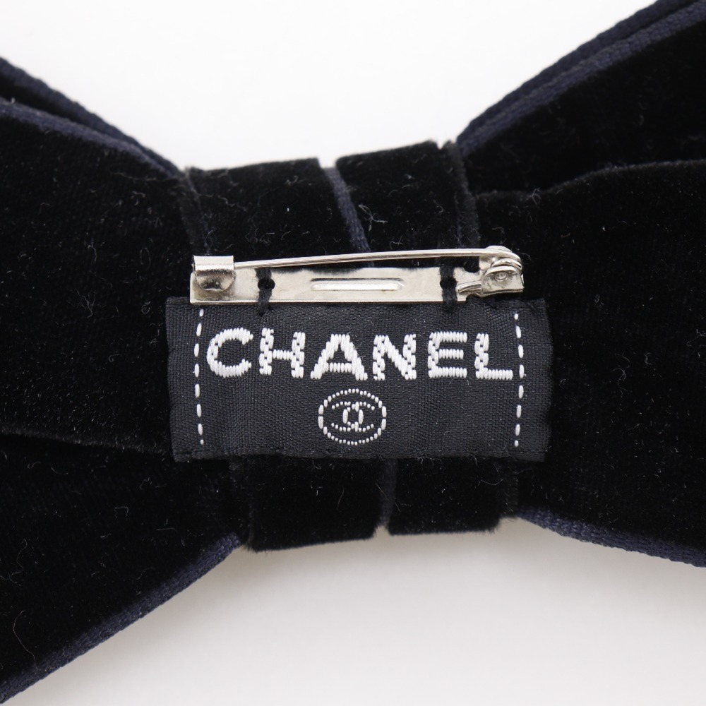 CHANEL Black Brooch - Picture 6 of 6